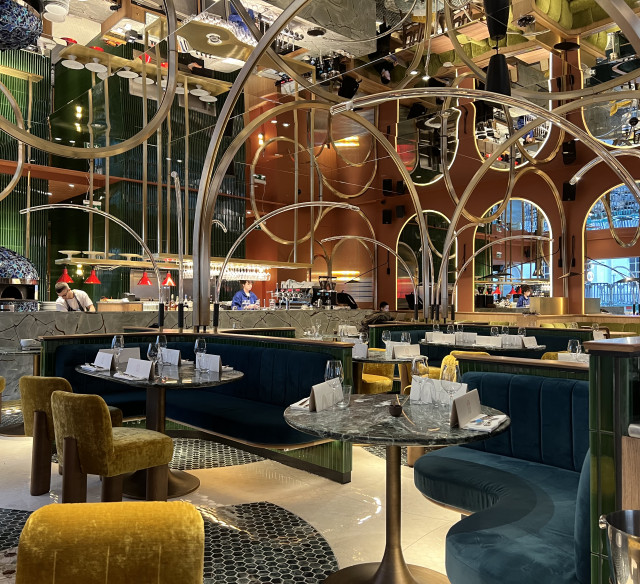 Completed restaurant fit-out for Daroco Soho with open-plan dining and mirrored ceiling design
